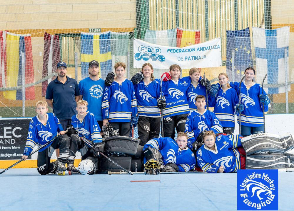 Foto de equipo con jugadores de hockey sobre patines. Fuengirola LIONS. Team Juvenil.