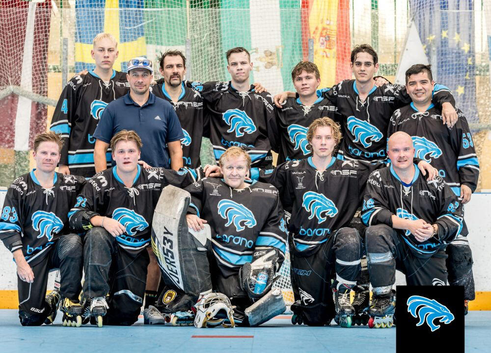 Foto de equipo con jugadores de hockey sobre patines. Fuengirola LIONS. Team Barona.