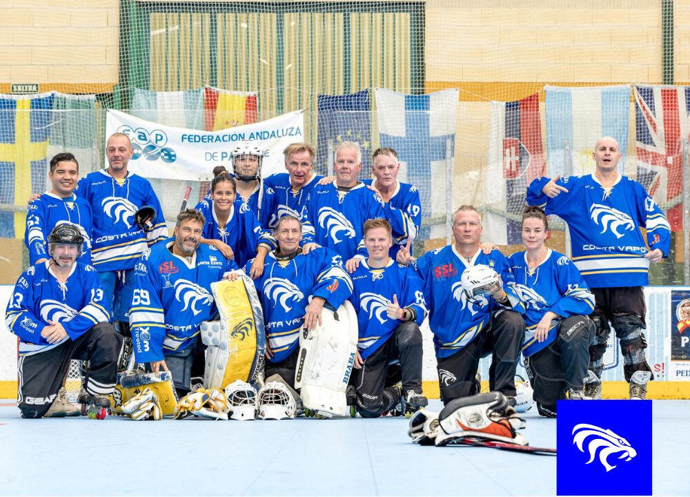 Foto de equipo con jugadores de hockey sobre patines. Fuengirola LIONS. Team Blues.